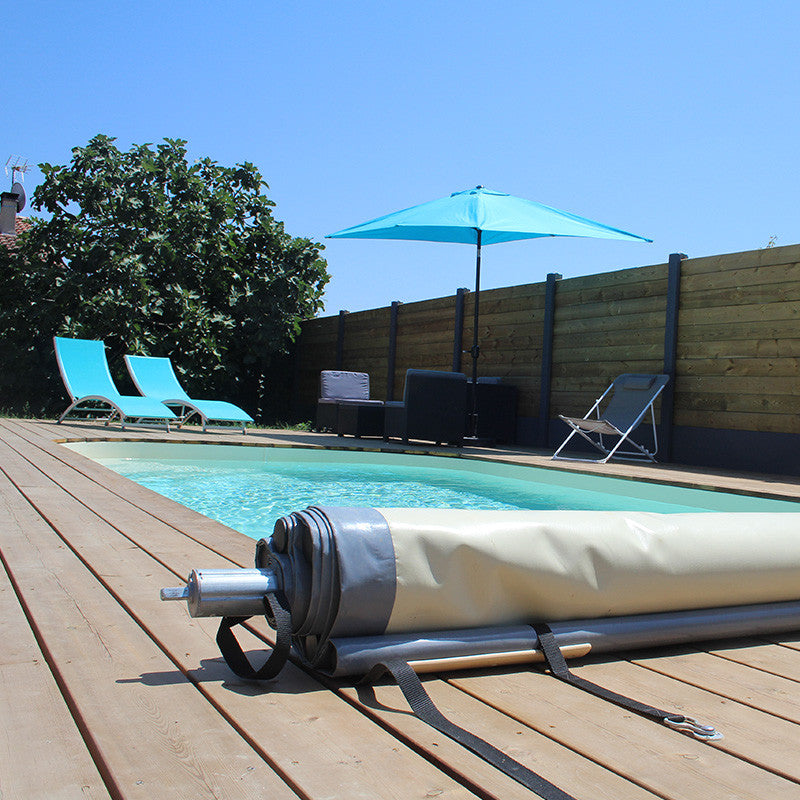 Bâche, volet ou couverture : quelle protection choisir pour votre piscine ?